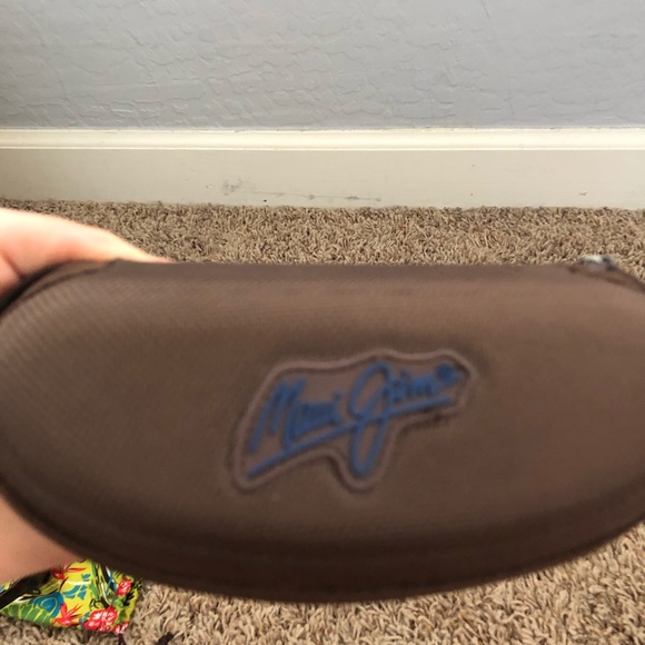 SOLD Maui Jim sunglasses - Picture 4 of 4